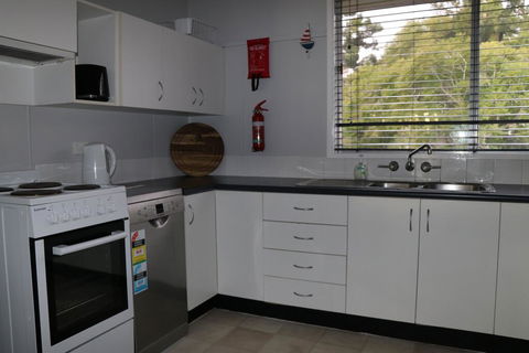 Lakes Edge Cottage - Tourism Cairns 2