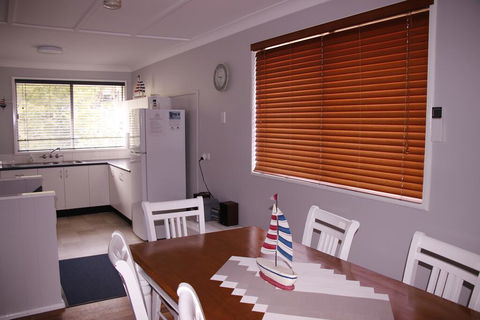 Lakes Edge Cottage - Tourism Cairns 3