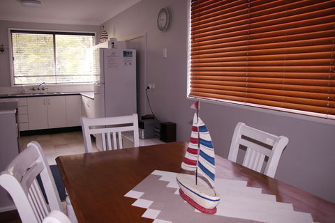 Lakes Edge Cottage - Tourism Cairns 1