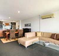 Large 3 Bedroom Apartment with River Views near the Stadium - Tourism Cairns