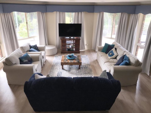 Large Family Home - Tourism Cairns 0