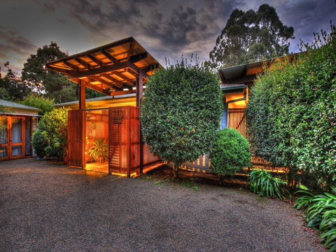 Laurels - Tourism Cairns 0