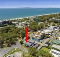 LAVISH BEACH HOUSE ON THE SURF SIDE - Tourism Cairns