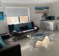 Lazy Dayz Shellharbour - Tourism Cairns
