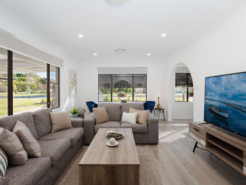 Le Maison, 77 Horace St - Stunning House With Ducted Air, WIFI And Linen Provided - Tourism Cairns 1