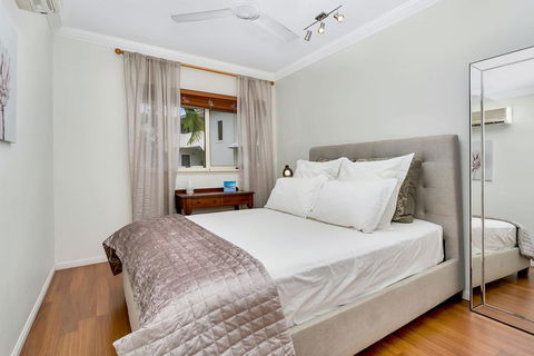 Lilyfield Apartments - Two Bedroom Apartment - Tourism Cairns 2
