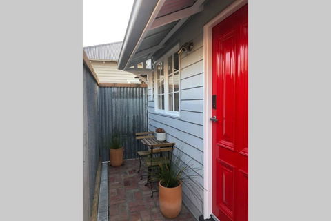 Limeburners Studio - Tourism Cairns 0
