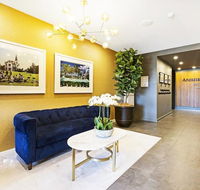 Luxury Apartment Opposite Train Station in Cannon Hill and 17 minutes from the City - Tourism Cairns