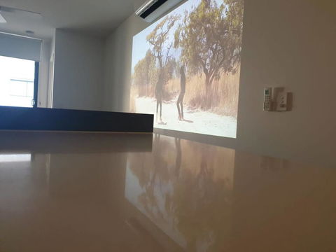 Luxury Apartment Opposite Train Station In Cannon Hill And 17 Minutes From The City - Tourism Cairns 2