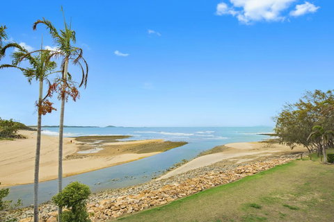 Luxury Beach Unit - Tourism Cairns 2