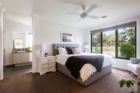 Luxury Escape In Ocean Grove - Tourism Cairns 0