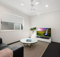 Luxury Home close to Sleemans QE2 Hospital  Griffith Uni - Tourism Cairns