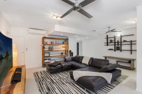Luxury Pool Side Apartment In Beachfront Resort - Tourism Cairns 0