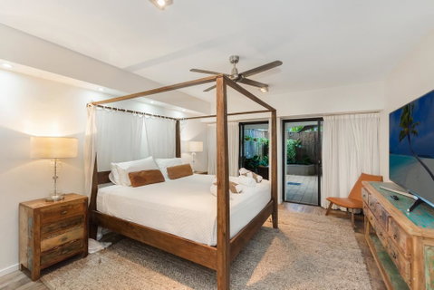 Luxury Pool Side Apartment In Beachfront Resort - Tourism Cairns 3