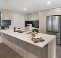 Luxury renovated home-5BR-meters from the beach - Tourism Cairns