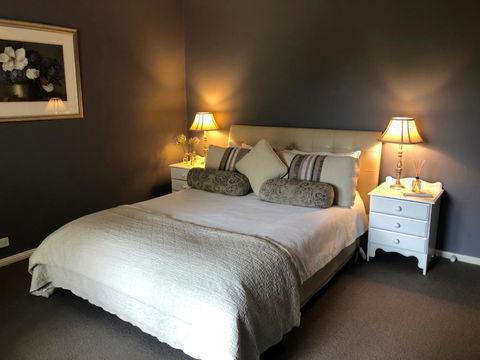 Luxury Room 15mins From Wagga's CBD - Tourism Cairns 0