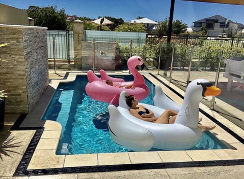 LUXURY VILLA W POOL & SPAS - Tourism Cairns 1