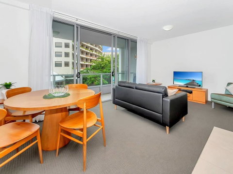Luxury Waterfront Escape On The Harbour 315 - Tourism Cairns 1