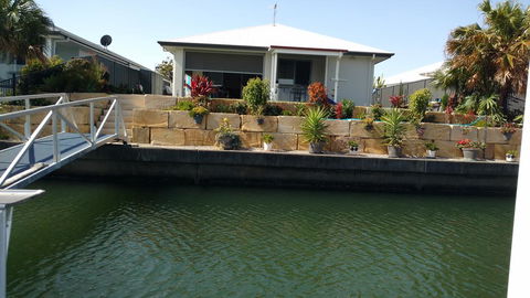 M & T's Waterfront Bed & Breakfast - Tourism Cairns 0