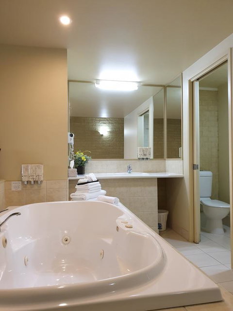 Madison Spa Motel - Adults Only - Tourism Cairns 1