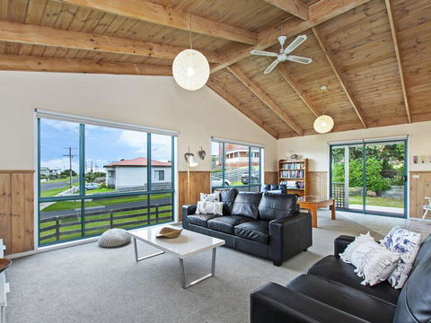 Matilda - 2 Crowe Street - Tourism Cairns 0
