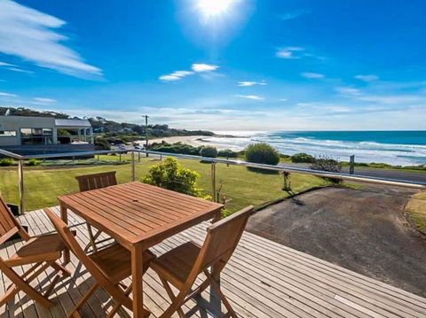 MAVI BEACH HOUSE - Beachfront, Wifi, Views - Tourism Cairns 0