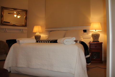 Mentor Chambers Apartment Bed & Breakfast - Tourism Cairns 2