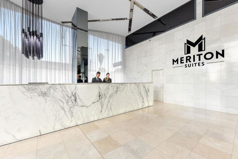 Meriton Suites Mascot Central - Tourism Cairns 1