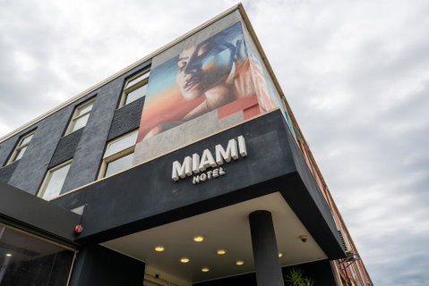 Miami Hotel Melbourne - Tourism Cairns 0