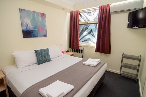 Miami Hotel Melbourne - Tourism Cairns 1