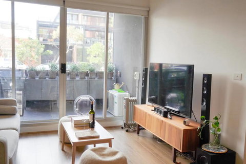 Modern 2 Bedroom Apartment Close To Beach And City - Tourism Cairns 0