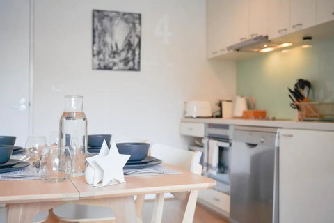 Modern 2 Bedroom Apartment Close To Beach And City - Tourism Cairns 1