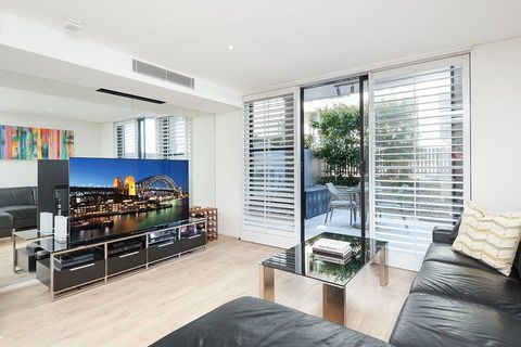 Modern Bronte Apt. W/ Ocean Views, Just Minutes Walk To Beach! - Tourism Cairns 0