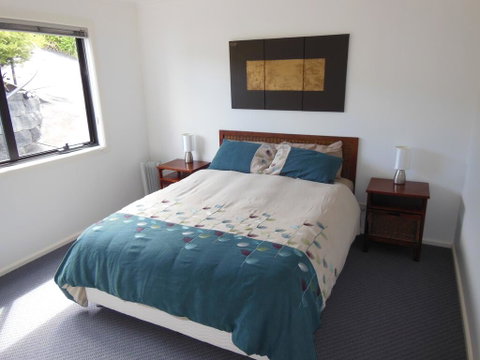 Modern Hobart Apartment With Stunning Views - Tourism Cairns 1