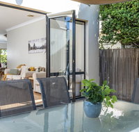 MOMENTS FROM BRADDON  ANU SPACIOUS and RELAXED - Tourism Cairns