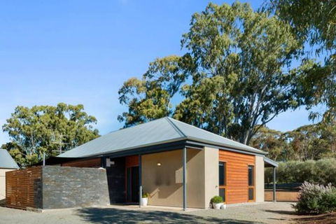 Moss's Place - Tourism Cairns 0