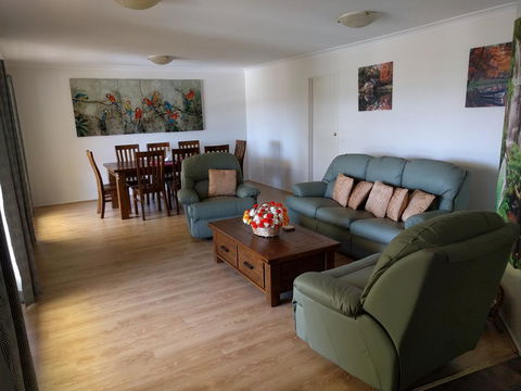 Mountain View Beach House - Tourism Cairns 3