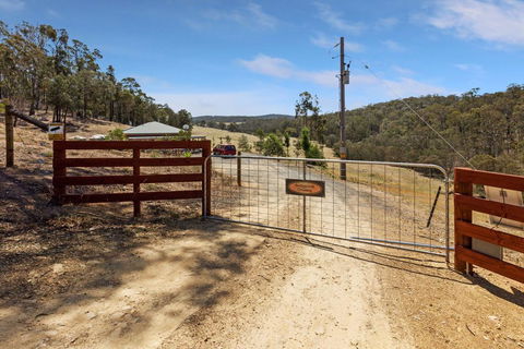 Mt Taylor Country Retreat-15 Minutes To Bairnsdale - Tourism Cairns 1