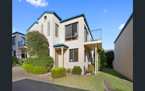 NELSON COVE 2 - Townhouse A Short Walk To Town - Tourism Cairns 1