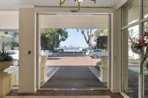 The Peninsula Riverside Serviced Apartments - Tourism Cairns 13