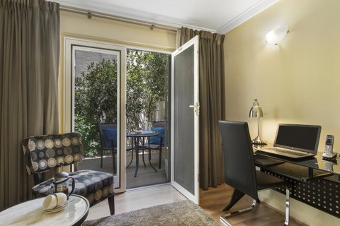 The Peninsula Riverside Serviced Apartments - Tourism Cairns 24