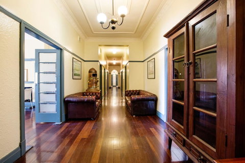 Captain Stirling Hotel - Tourism Cairns 22