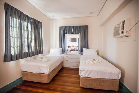 Captain Stirling Hotel - Tourism Cairns 35