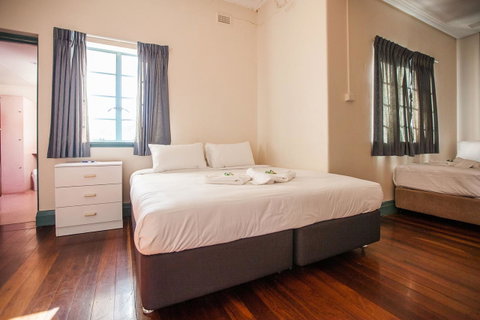 Captain Stirling Hotel - Tourism Cairns 32