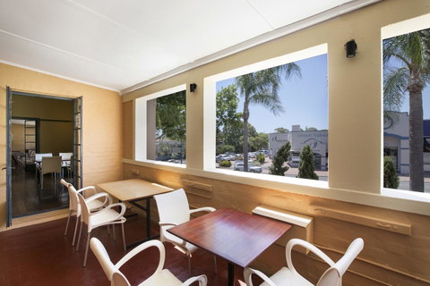 Captain Stirling Hotel - Tourism Cairns 14