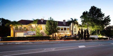 Captain Stirling Hotel - Tourism Cairns 0