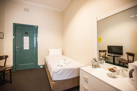 Captain Stirling Hotel - Tourism Cairns 34