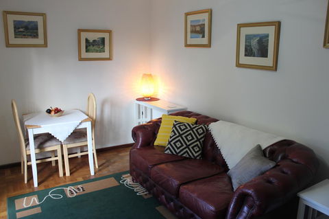 Jacaranda Hideaway Bed & Breakfast - Tourism Cairns 6