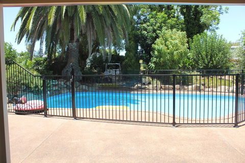 Jacaranda Hideaway Bed & Breakfast - Tourism Cairns 9