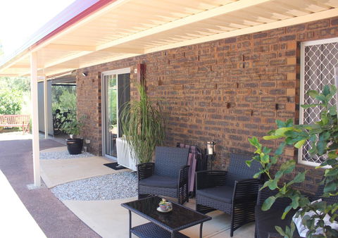 Jacaranda Hideaway Bed & Breakfast - Tourism Cairns 12